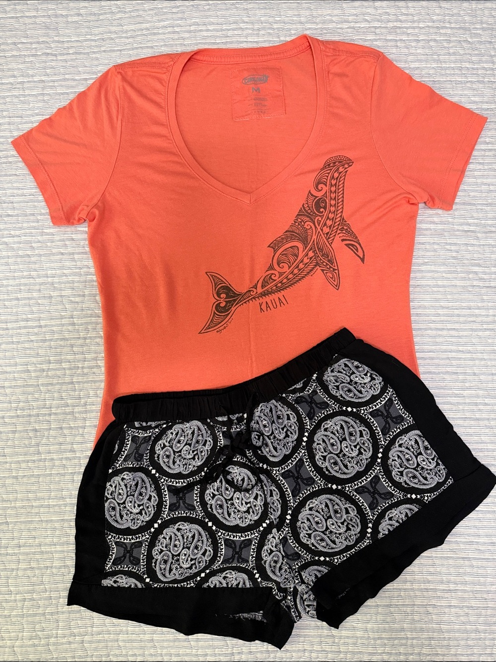 NWOT Kauai tribal V-Neck & Beach Short